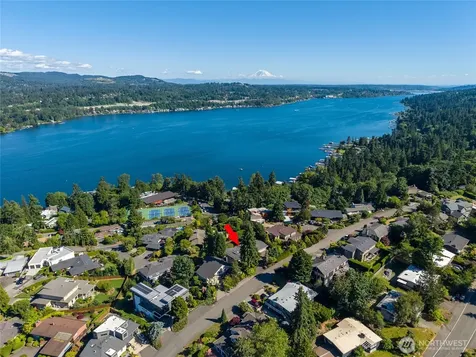 4232 Shoreclub Drive Mercer Island WA 98040