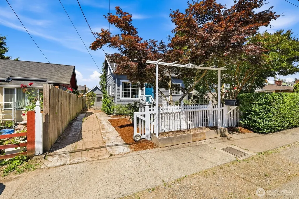 8123 49th Avenue S Seattle WA 98118