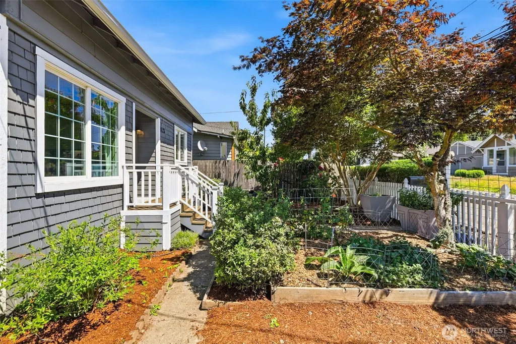 8123 49th Avenue S Seattle WA 98118