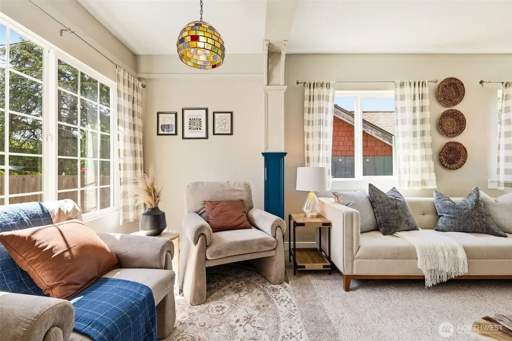 8123 49th Avenue S Seattle WA 98118
