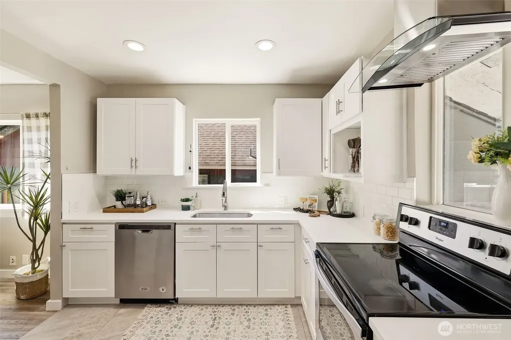 8123 49th Avenue S Seattle WA 98118