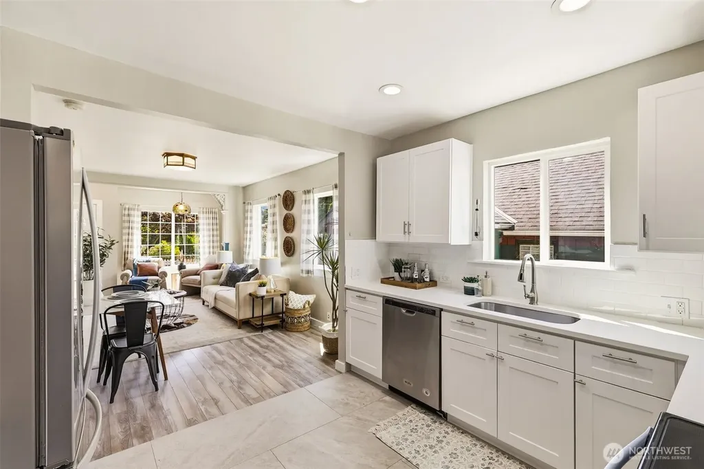 8123 49th Avenue S Seattle WA 98118