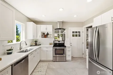 8123 49th Avenue S Seattle WA 98118