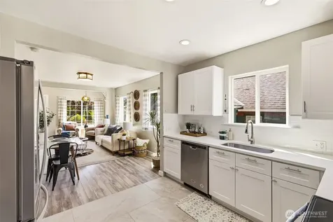 8123 49th Avenue S Seattle WA 98118