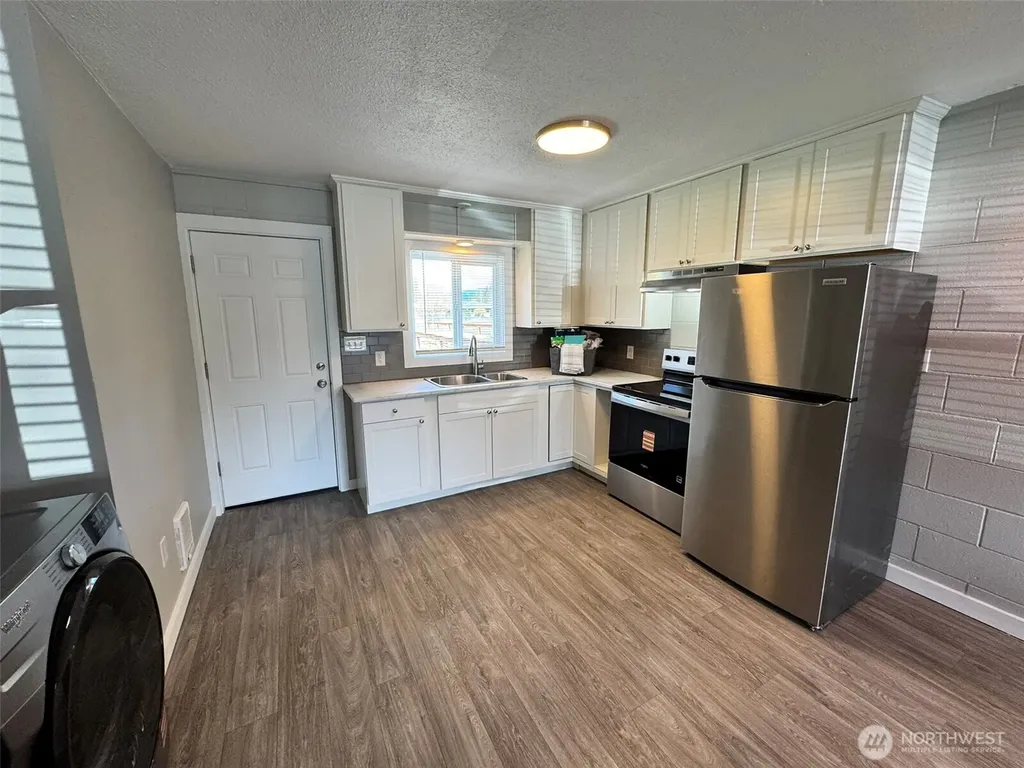 124 Mitchell Street Sumas WA 98295