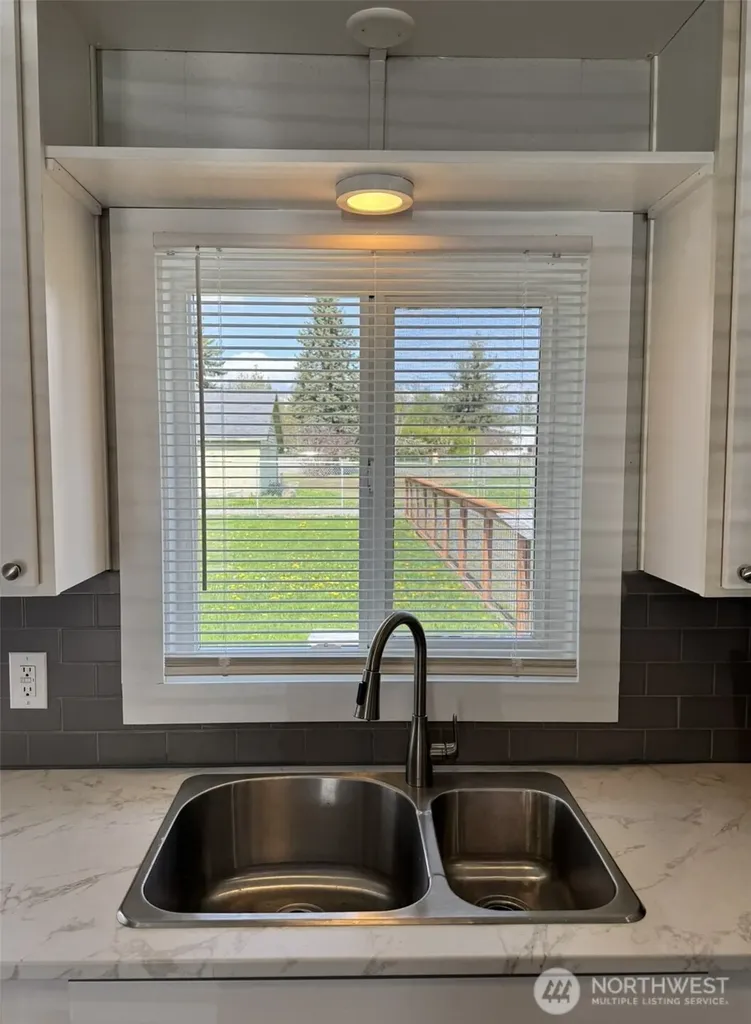 124 Mitchell Street Sumas WA 98295