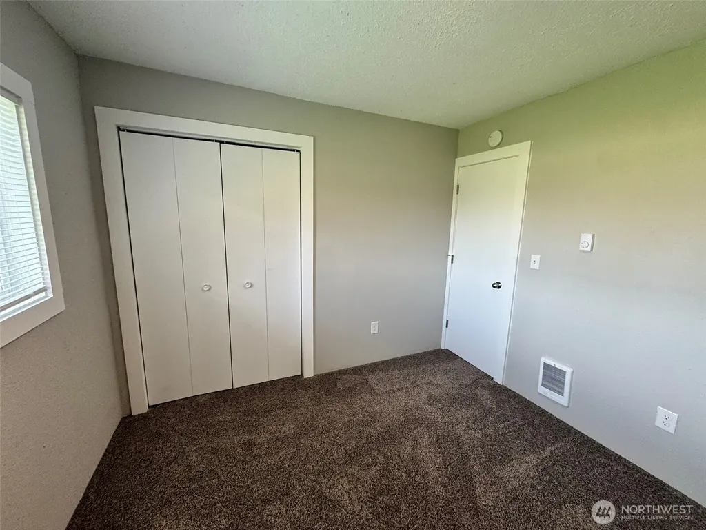 124 Mitchell Street Sumas WA 98295