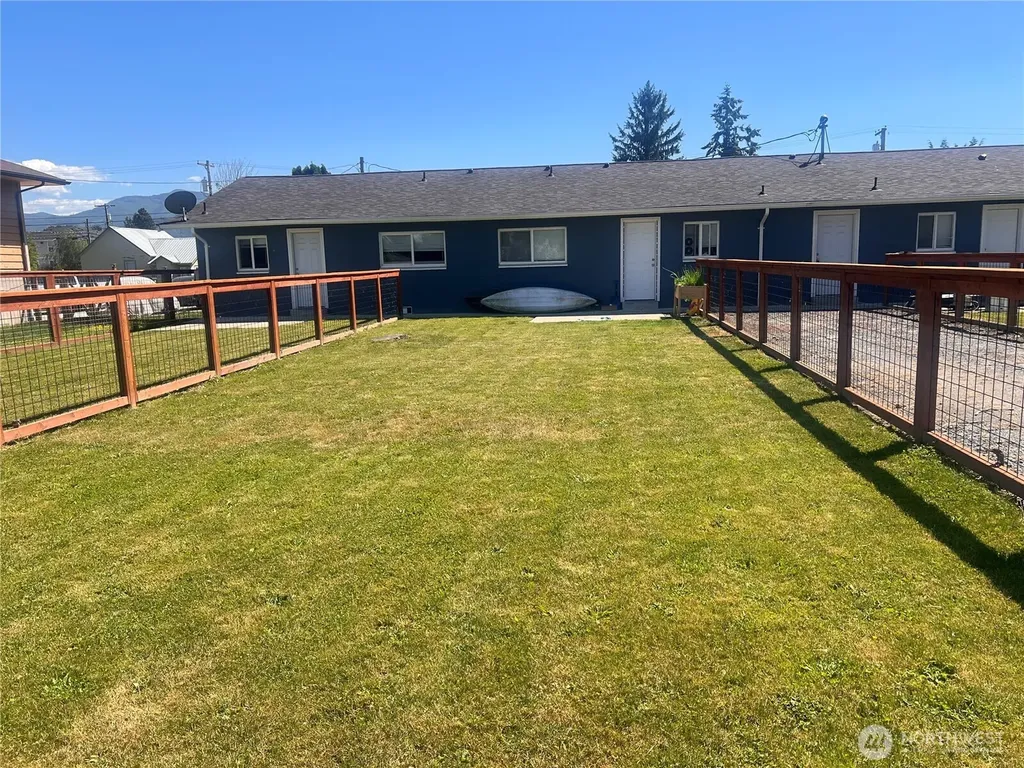 124 Mitchell Street Sumas WA 98295
