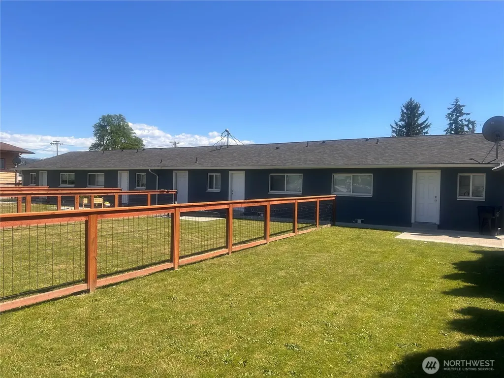 124 Mitchell Street Sumas WA 98295