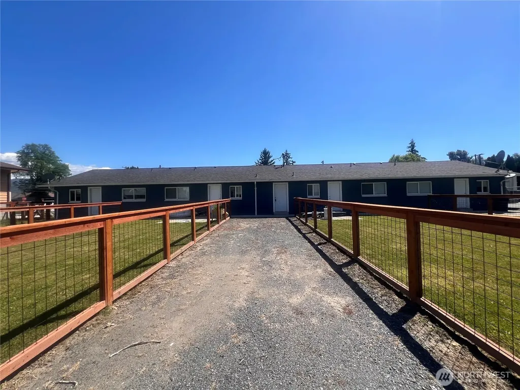 124 Mitchell Street Sumas WA 98295