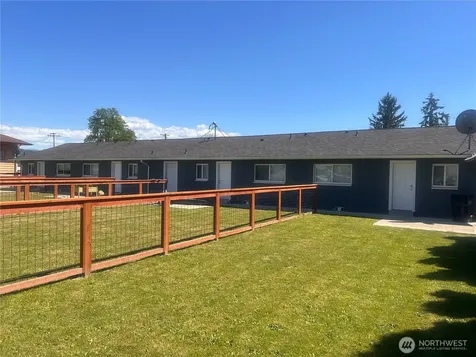 124 Mitchell Street Sumas WA 98295