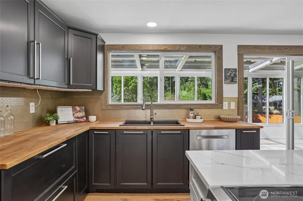 2002 211th Place SW Lynnwood WA 98036