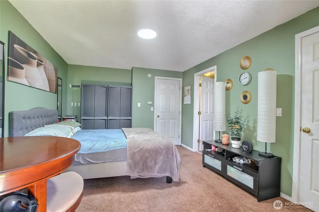 1313 W James Street Kent WA 98032