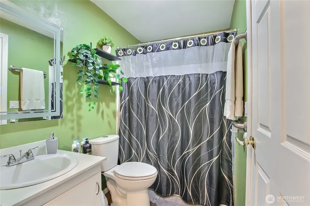 1313 W James Street Kent WA 98032