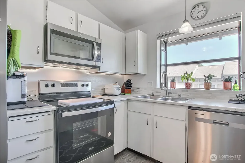 1313 W James Street Kent WA 98032