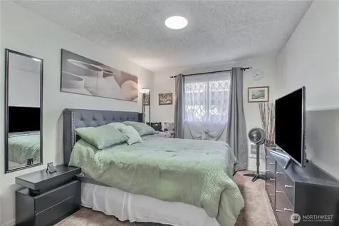 1313 W James Street Kent WA 98032