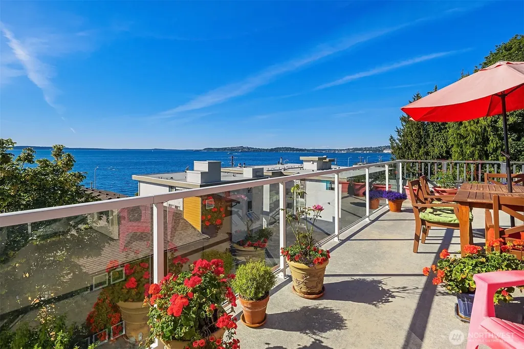 2115 Bonair Drive SW Seattle WA 98116
