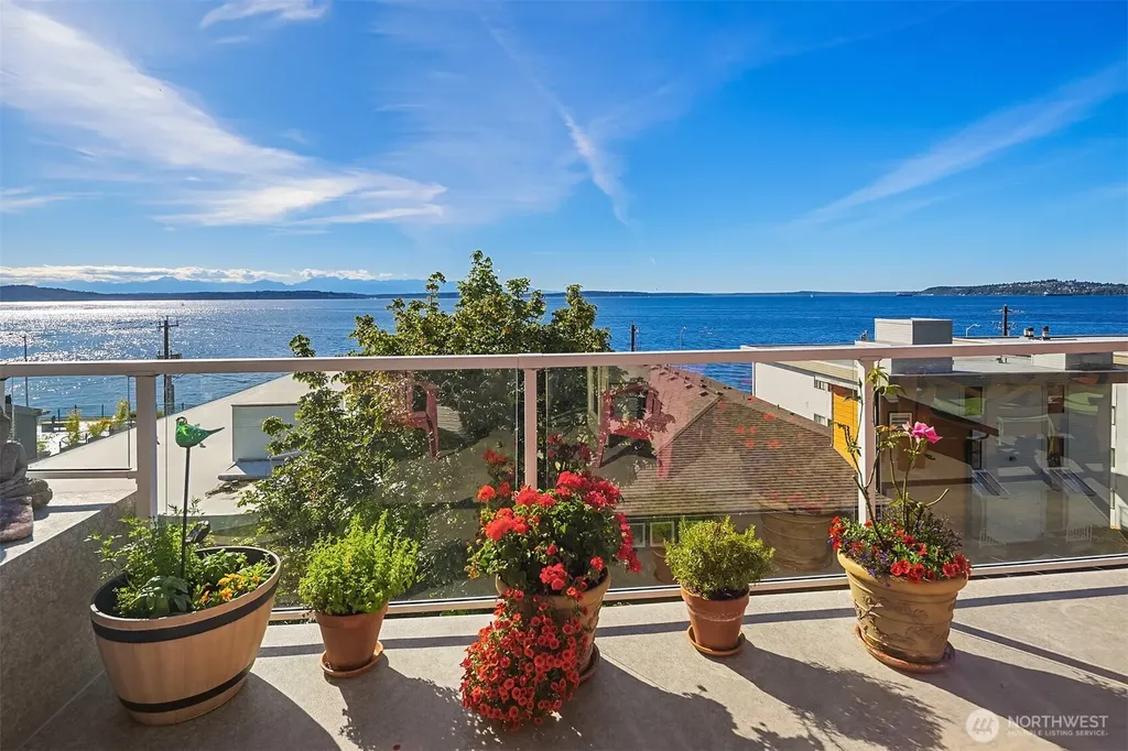 2115 Bonair Drive SW Seattle WA 98116