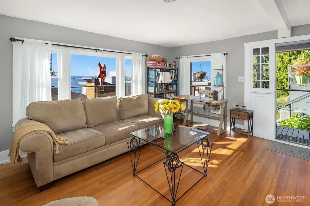 2115 Bonair Drive SW Seattle WA 98116