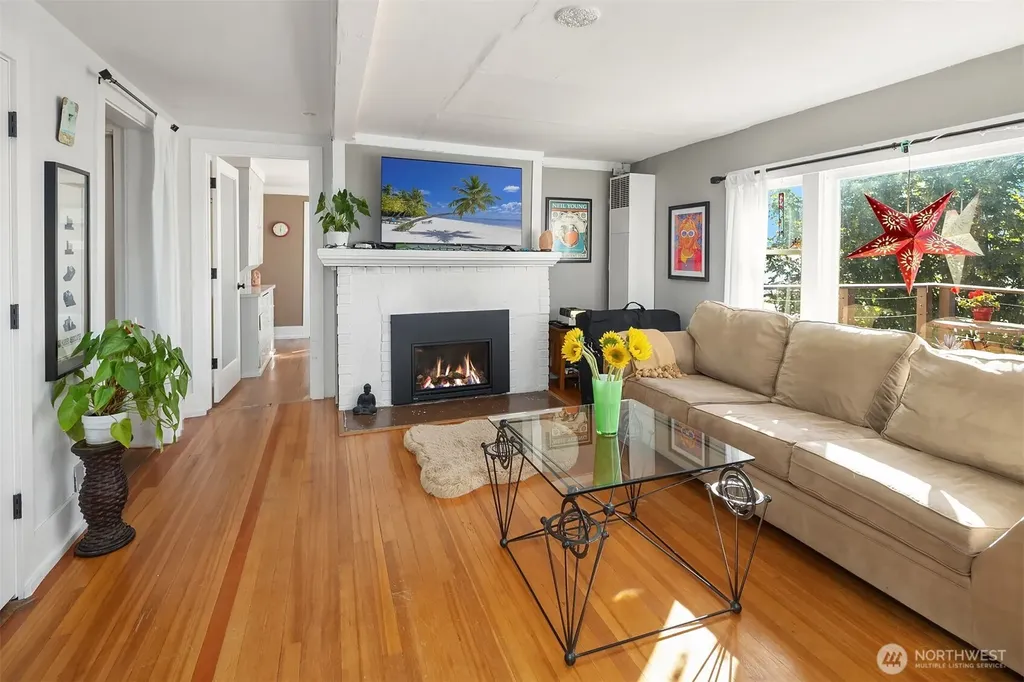 2115 Bonair Drive SW Seattle WA 98116