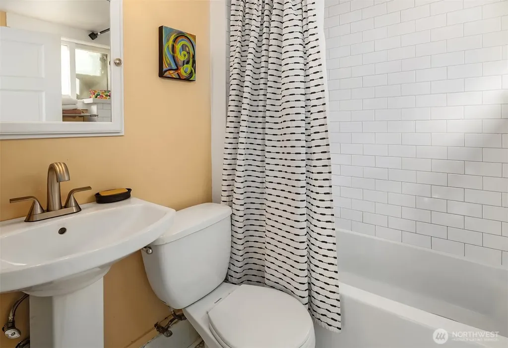 2115 Bonair Drive SW Seattle WA 98116