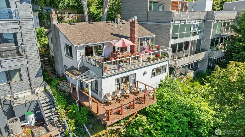 2115 Bonair Drive SW Seattle WA 98116