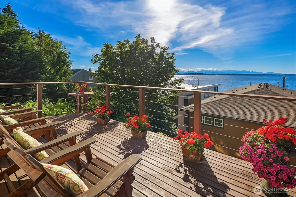 2115 Bonair Drive SW Seattle WA 98116