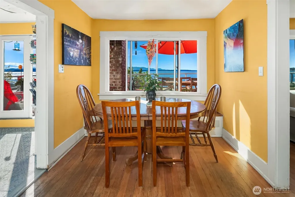 2115 Bonair Drive SW Seattle WA 98116