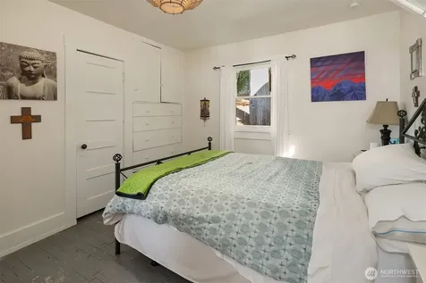 2115 Bonair Drive SW Seattle WA 98116