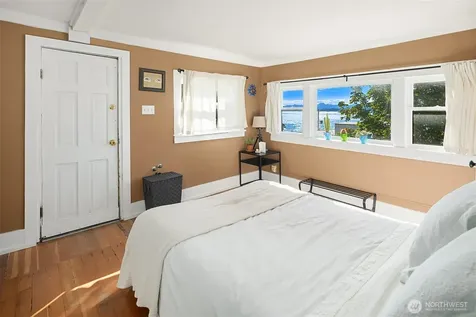 2115 Bonair Drive SW Seattle WA 98116