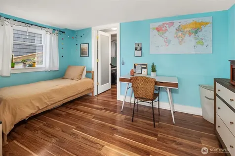 2115 Bonair Drive SW Seattle WA 98116