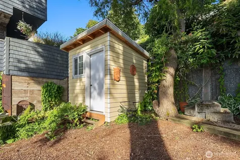 2115 Bonair Drive SW Seattle WA 98116