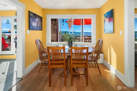 2115 Bonair Drive SW Seattle WA 98116