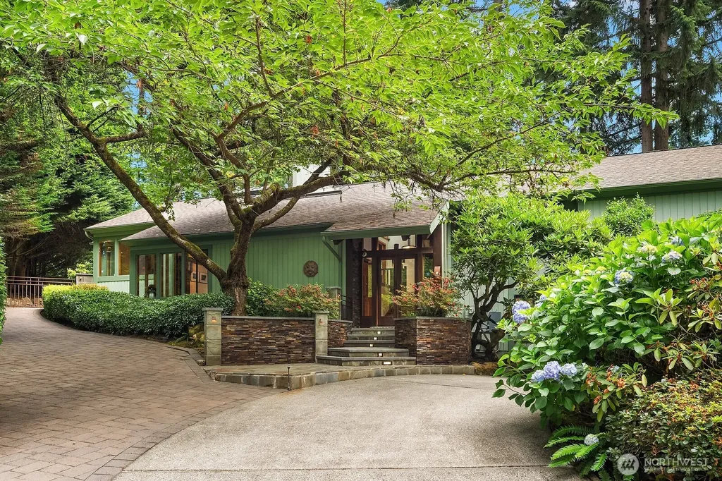 3825 132nd Avenue NE Bellevue WA 98005