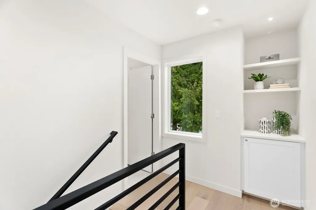 2815 W Bertona Street Seattle WA 98199