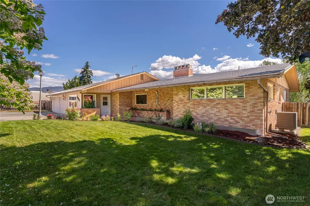 1903 Deerpath Drive Oroville WA 98844