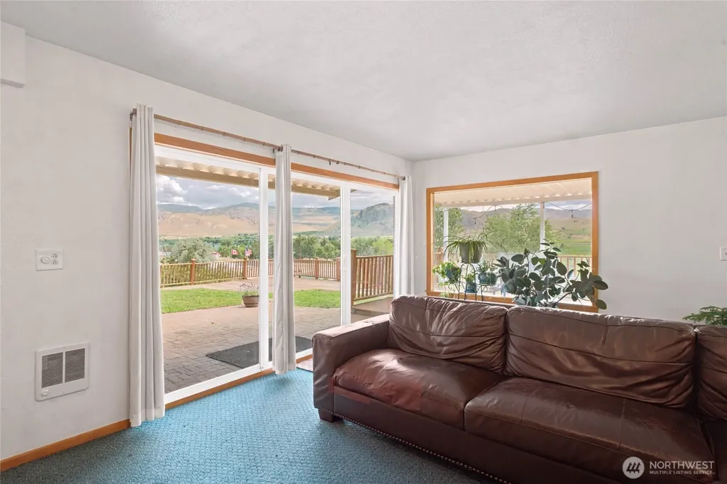 1903 Deerpath Drive Oroville WA 98844