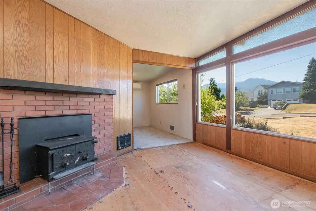 1027 W Ninth Street Port Angeles WA 98363
