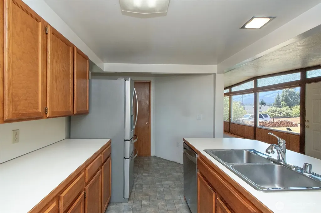 1027 W Ninth Street Port Angeles WA 98363