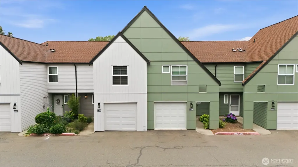 23907 67th Place S Kent WA 98032