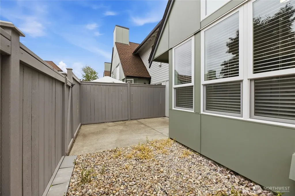 23907 67th Place S Kent WA 98032
