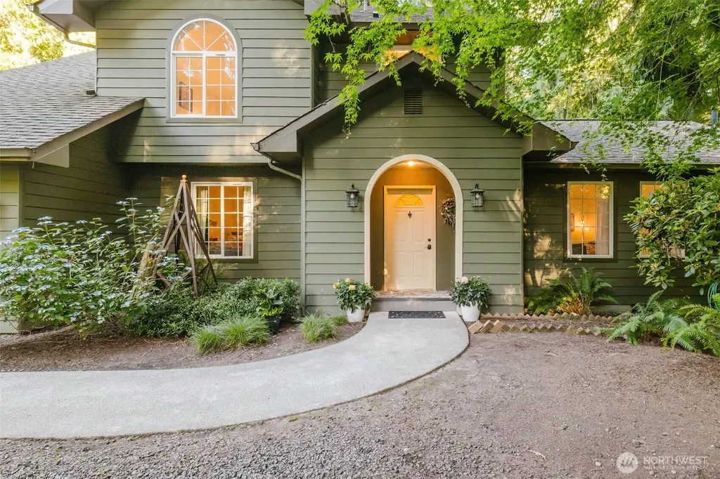 7215 NE Dolphin Drive Bainbridge Island WA 98110