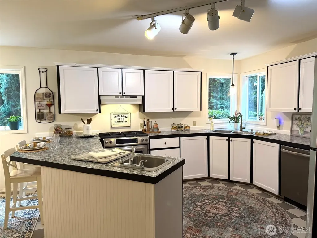 7215 NE Dolphin Drive Bainbridge Island WA 98110