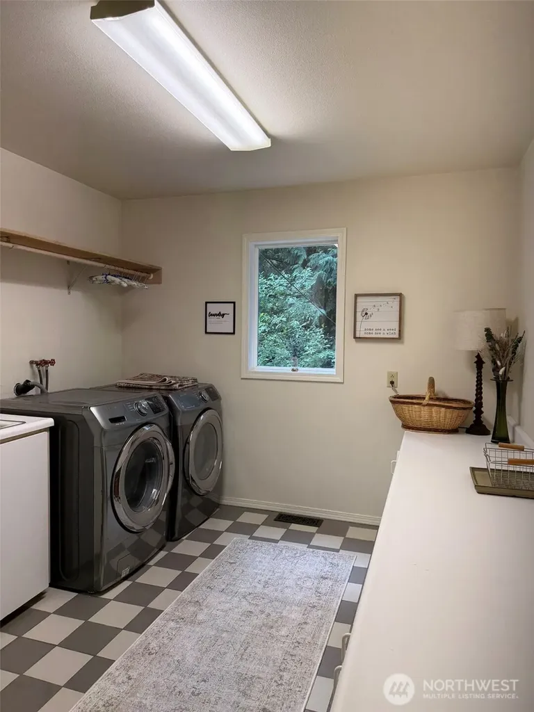 7215 NE Dolphin Drive Bainbridge Island WA 98110