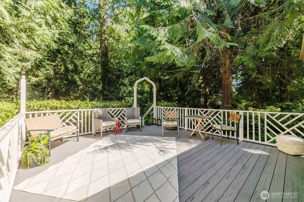7215 NE Dolphin Drive Bainbridge Island WA 98110