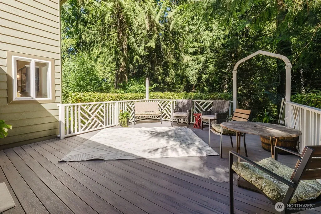 7215 NE Dolphin Drive Bainbridge Island WA 98110