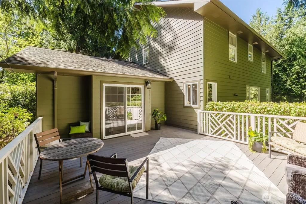 7215 NE Dolphin Drive Bainbridge Island WA 98110