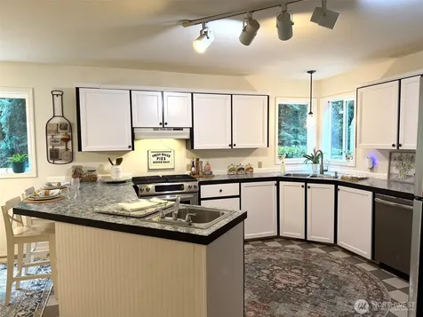 7215 NE Dolphin Drive Bainbridge Island WA 98110