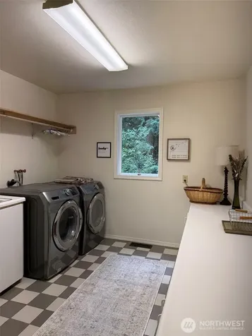 7215 NE Dolphin Drive Bainbridge Island WA 98110