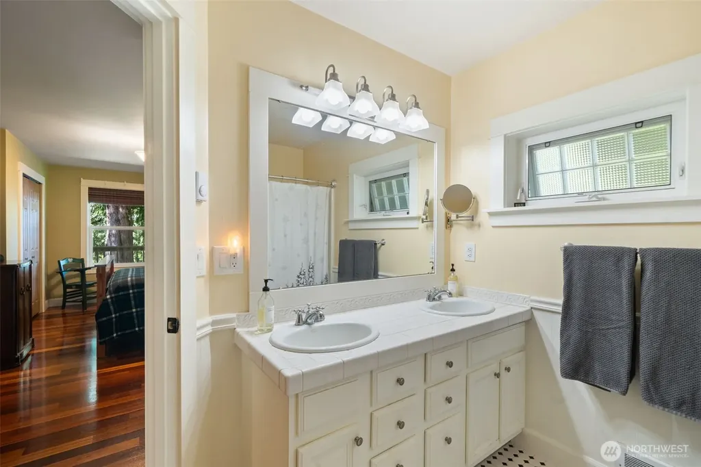 4260 Sonoma Terrace SE Port Orchard WA 98366